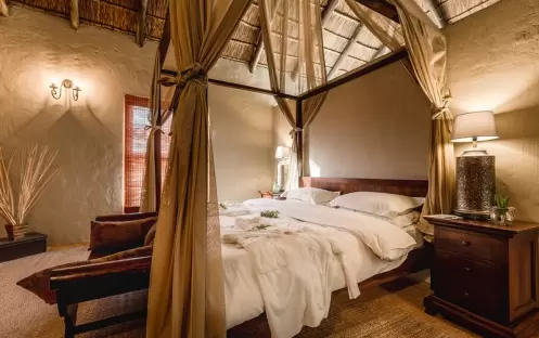 AMAKHALA HLOSI GAME LODGE -  FAMILY SAFARI TENT